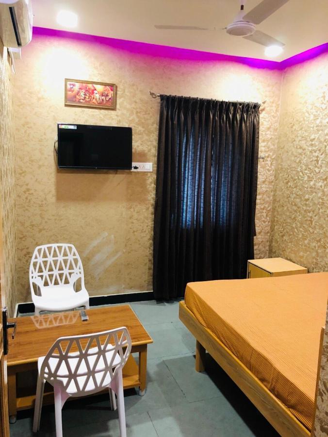 C M Hotel New Wodapatti Extérieur photo