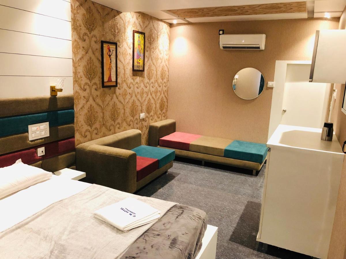 C M Hotel New Wodapatti Extérieur photo
