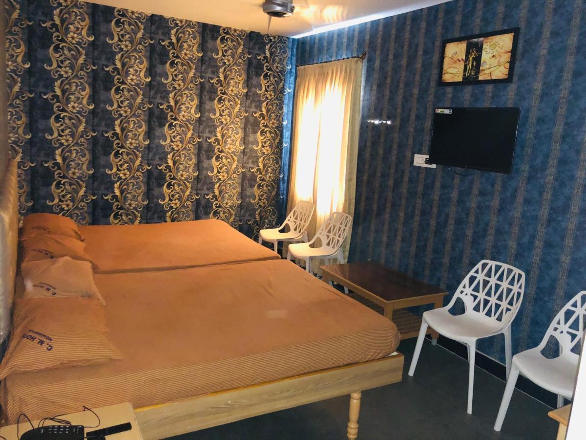 C M Hotel New Wodapatti Extérieur photo
