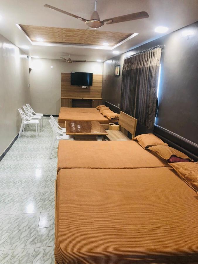 C M Hotel New Wodapatti Extérieur photo