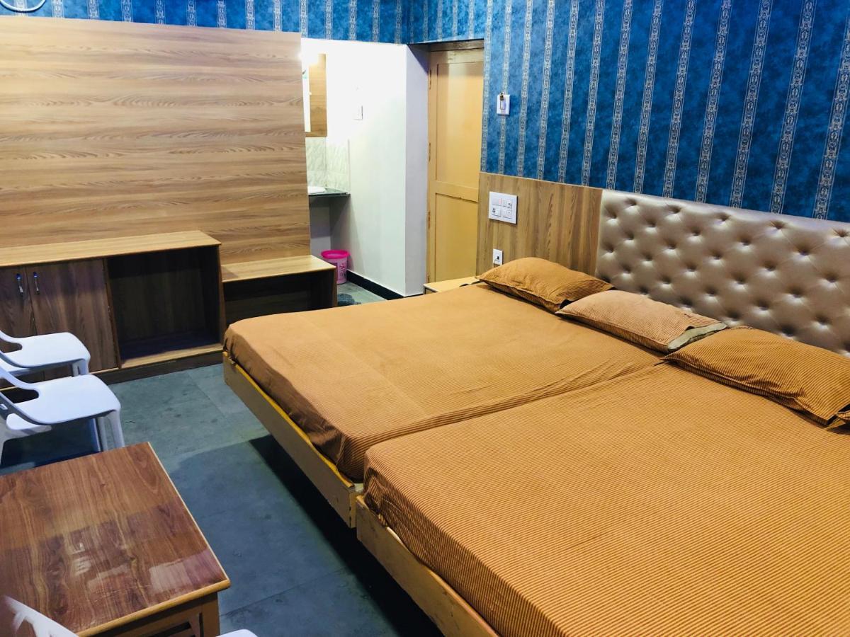 C M Hotel New Wodapatti Extérieur photo