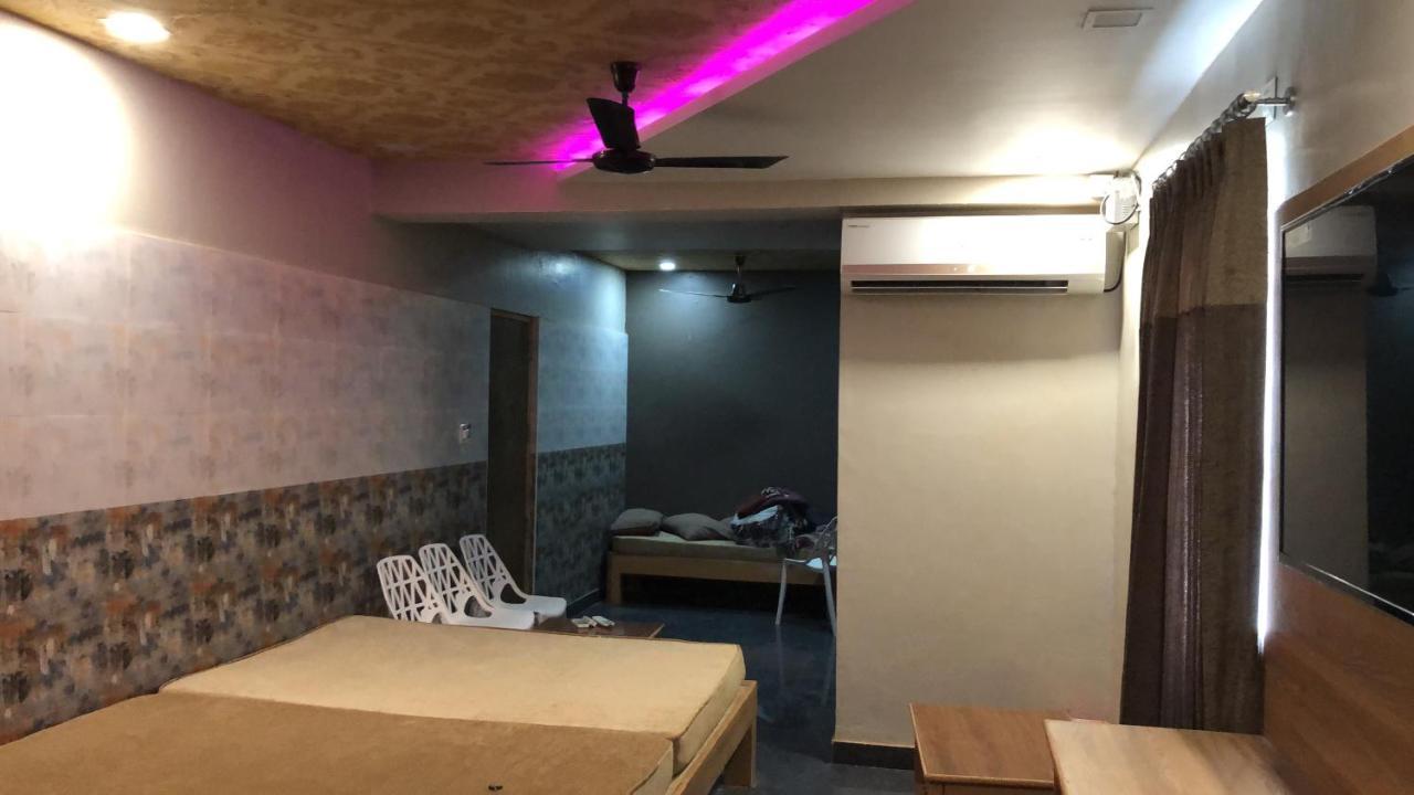 C M Hotel New Wodapatti Extérieur photo