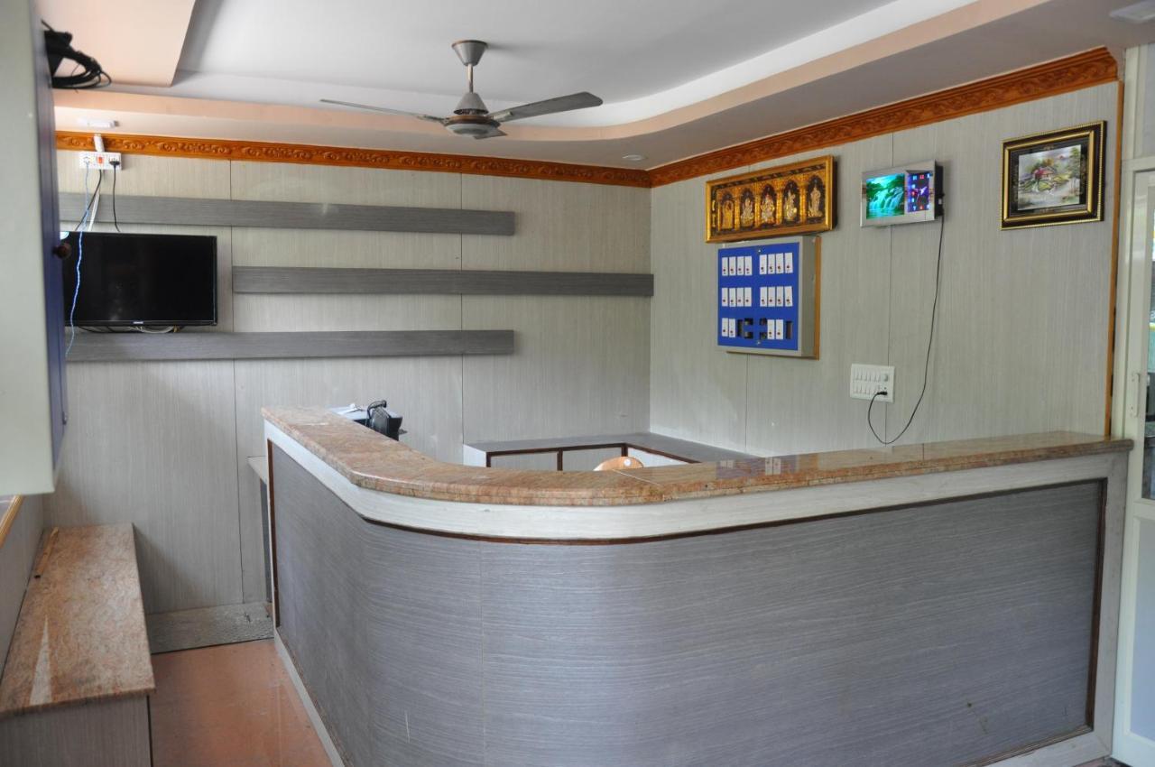 C M Hotel New Wodapatti Extérieur photo