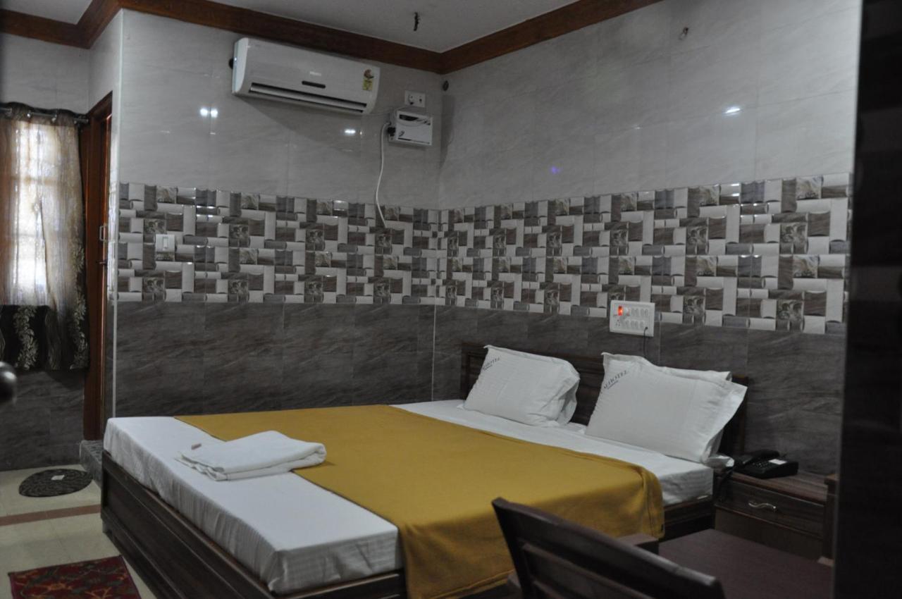 C M Hotel New Wodapatti Extérieur photo