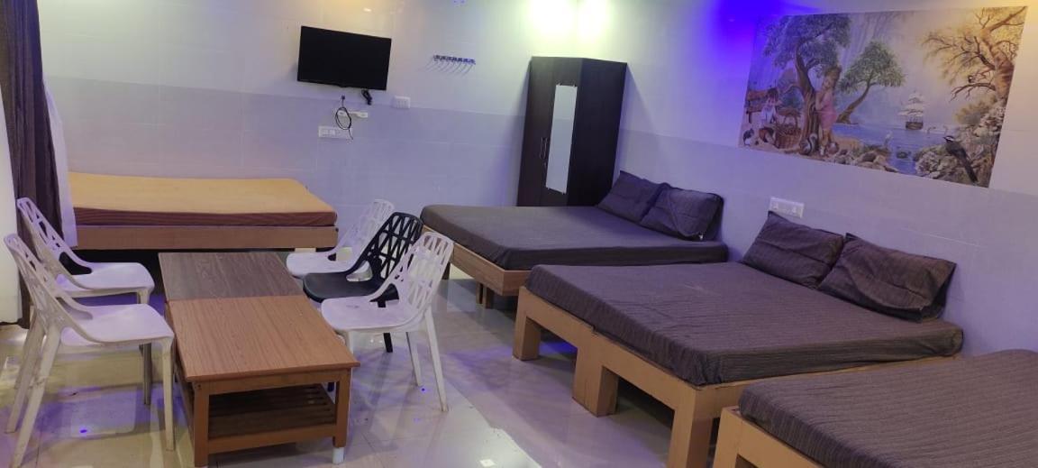 C M Hotel New Wodapatti Extérieur photo