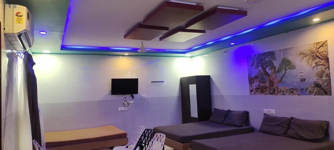 C M Hotel New Wodapatti Extérieur photo